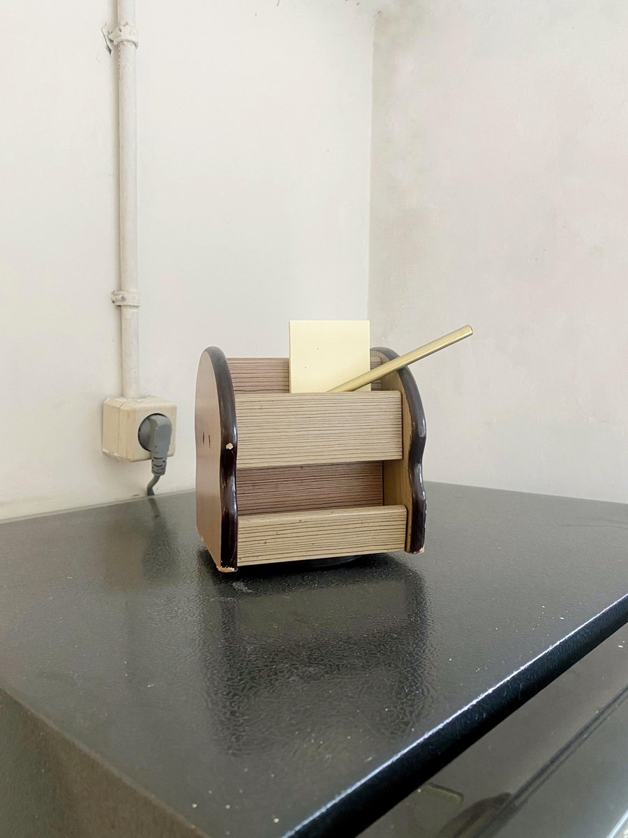 Di hostel kami, sudah disediakan notes kecil ini. Jadi siapapun bisa dengan tenang menyimpan makanannya di kulkas tanpa takut kehilangan barang! Cukup dilabeli aja dengan namamu, jadi orang lain gak akan asal ambil.

#tanijiwo #hostel #hosteldays #landscape #dieng #wisata #gunung