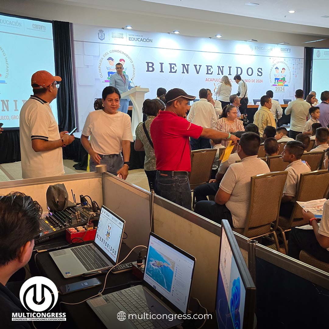 multicongress's tweet photo. 🔵#Multicongress | Una escenografía en un evento sirve para crear un ambiente y una atmósfera que complementen y realcen el tema o el propósito del evento. 
En resumen, la escenografía es una herramienta fundamental para crear una experiencia memorable y significativa. https://t.co/TMdhSMLZXN