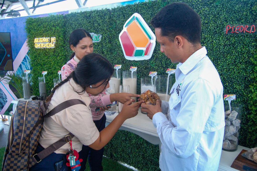 AdolfoP_Oficial's tweet photo. #11Jun La Feria de Oportunidades de Estudios 2024 reunió a 23 universidades para orientar a jóvenes del estado Lara que optan ingresar a las casas de estudios mediante el Sistema Nacional de Ingresos. 

Aún puedes asistir mañana a la Flor de Venezuela y conocer las diferentes áreas de estudio.