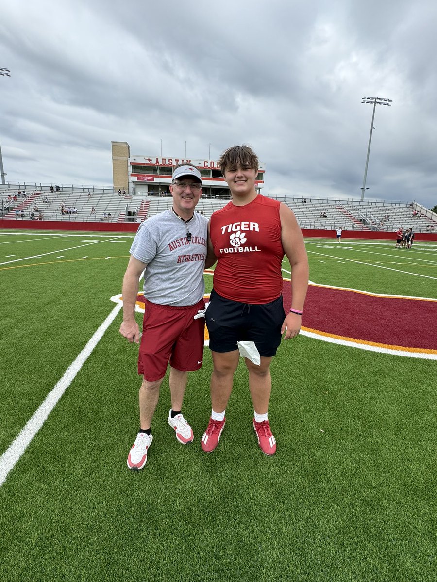 77ClarkAnderson's tweet photo. Thank you for the invite @TonyJoeWhite5! Had a great day competing and getting some work in!

@CoachBrionesAC @Coach_Scelfo @CoachGreenOL @LionsCoachEwart @CoachGarnerTWU @BurlesonHSU https://t.co/mY2YerT610