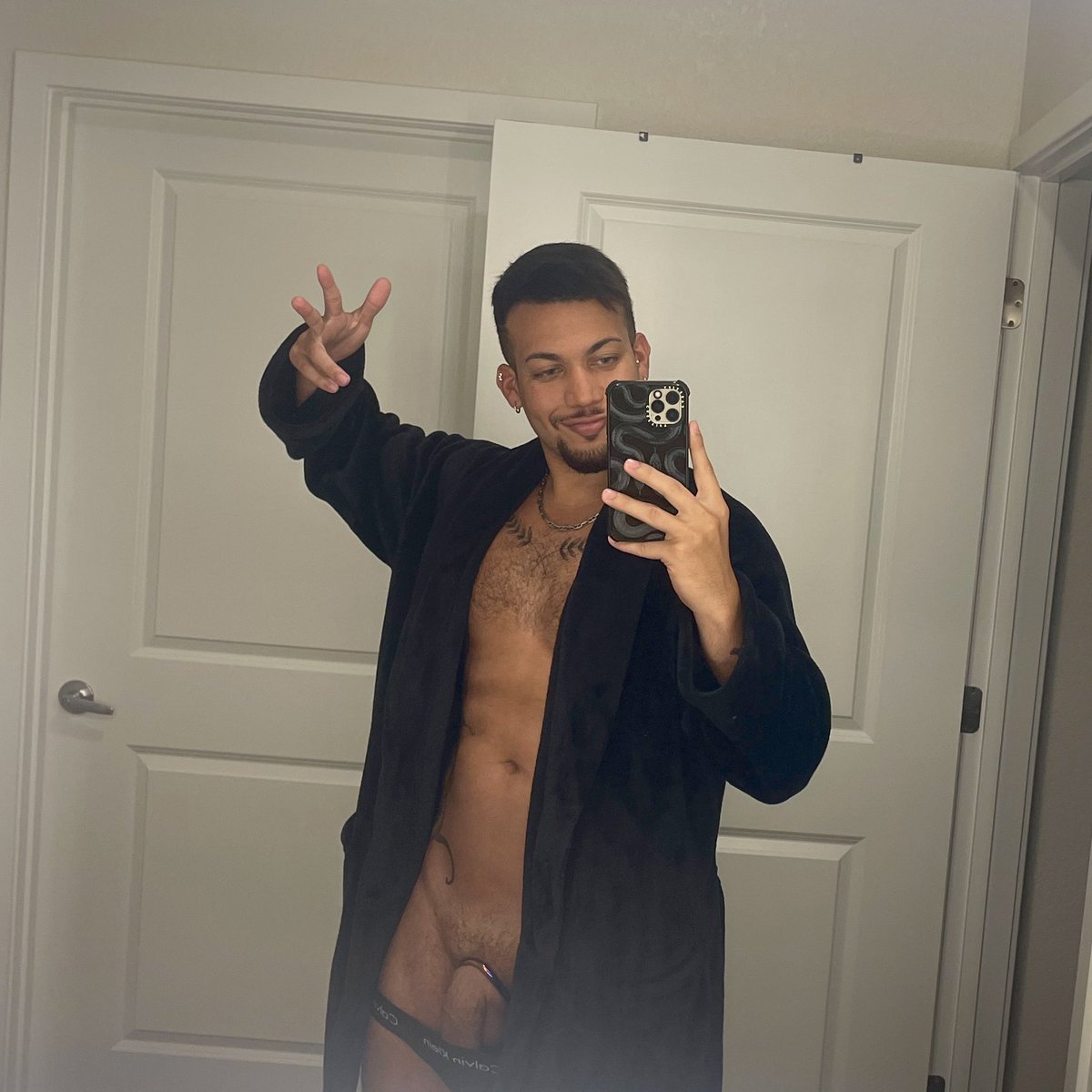 E X T E V A N tweet media