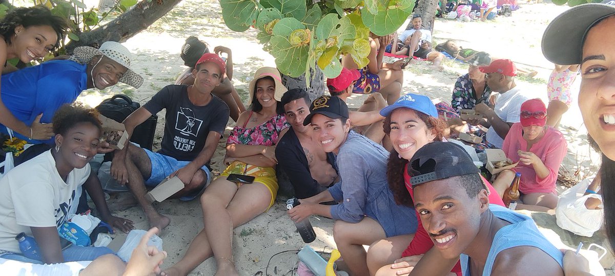 Esta juventud abre las puertas del verano. Opciones recreativas y de esparcimiento surgen desde las iniciativas de la #UJC.
Esta es la #GenteQueSuma.