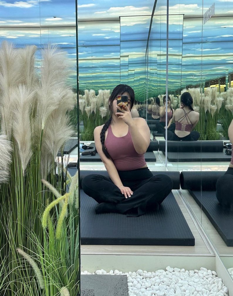 Anne77Che's tweet image. Sweat now, shine later.