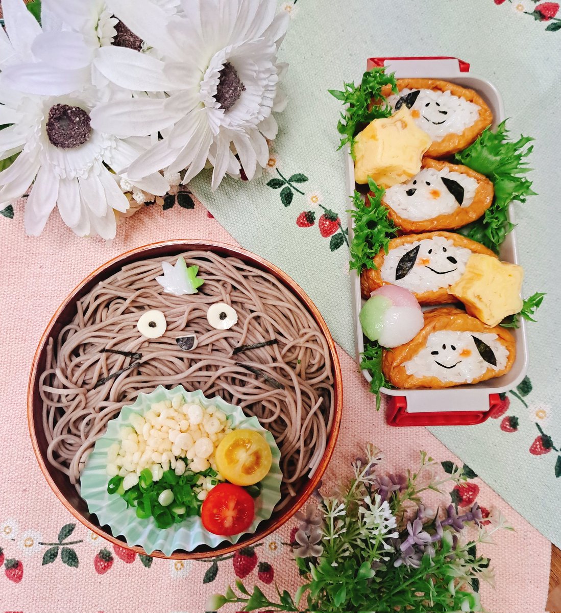 ⭐息子弁当⭐
そば　
揚げ玉、ねぎ、トマト、かまぼこ
いなり寿司
卵焼き
キャンディ団子

今日は初の麺？デビュー！
保温保冷のスープジャーを買ったので、
この夏から色々持たせたいと思います😁

#お弁当記録　#高校生弁当　#今日のお弁当　#蕎麦弁当　#スヌーピー　#トトロ