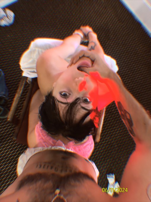 going live tonight on cam4 and 10pm PST 🤍 https://t.co/LUdBuRvuu5 https://t.co/RjPtCSKiQo