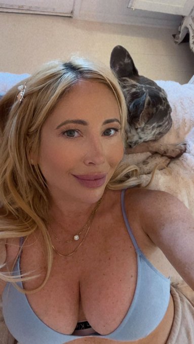 I hope you&rsquo;re having the best day!&hellip; let&rsquo;s talk about it 👀 https://t.co/gckZwufhr1 https://t.co/GTZg6<a href="/tag/free"class="tags"><span>#free</span></a>