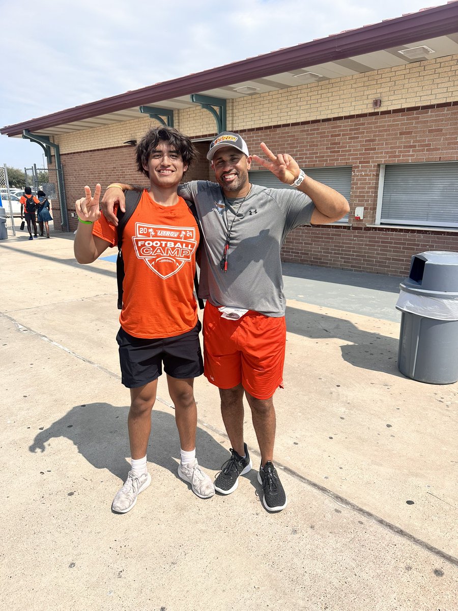 ZoRendon12's tweet photo. Had an amazing day yesterday at @UTRGVFootball camp. Thanks to all the coaching staff for helping me improve my craft and get better. @CoachTSalazar @Westlake_Nation @CoachTBush @coachlangford46 @COACH__LOCK @jorgealvarad019 @elitesiriusport https://t.co/qx8EdjbbkC