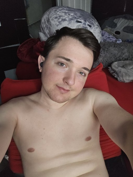 Hey guys im now live on chaturbate xtylercam69 https://t.co/Bgw3yMnJTj