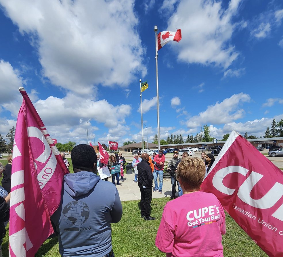 CUPE5430's tweet photo. Health workers are fed up. 

Yorkton *showed up* today to send a message -- we need a fair deal now. 

#skpoli #skhealth #canlab https://t.co/4CA85GQOWq