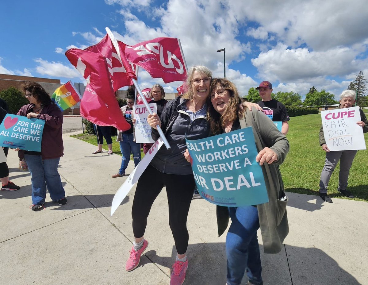 CUPE5430's tweet photo. Health workers are fed up. 

Yorkton *showed up* today to send a message -- we need a fair deal now. 

#skpoli #skhealth #canlab https://t.co/4CA85GQOWq