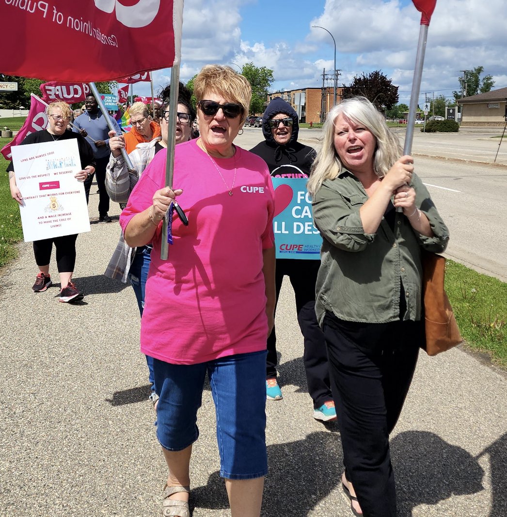 CUPE5430's tweet photo. Health workers are fed up. 

Yorkton *showed up* today to send a message -- we need a fair deal now. 

#skpoli #skhealth #canlab https://t.co/4CA85GQOWq