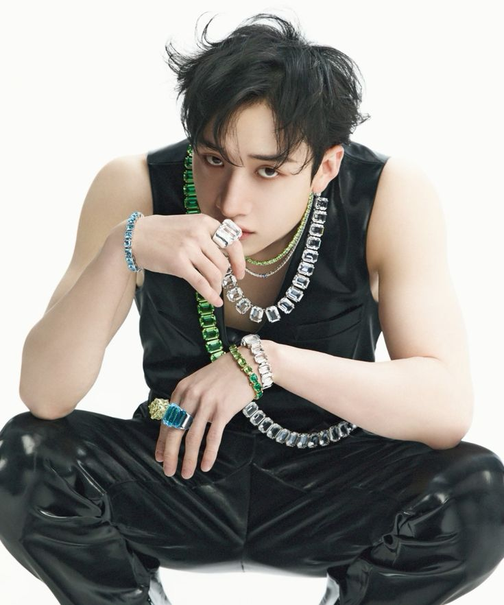 npomvtt's tweet photo. Qual idol você genuinamente vê como um GÊNIO musical, além de é claro, o Bang Chan do Stray Kids? https://t.co/ghfSCpWGbl
