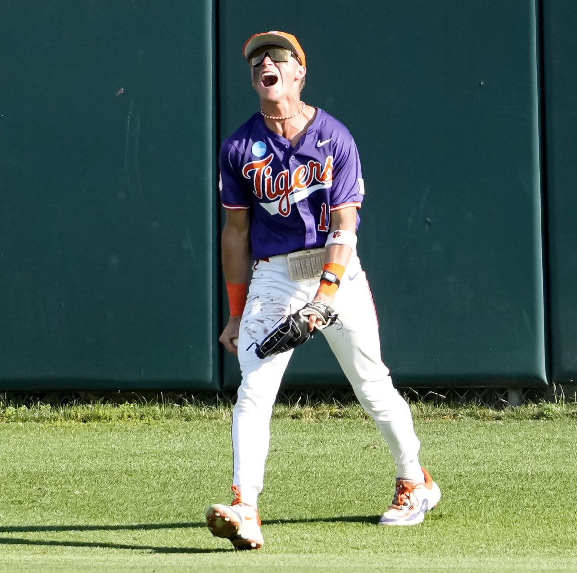 “Wouldn’t want to play for any other Coach or University other than Coach Bakich and Clemson University”

𝐂𝐚𝐫𝐝𝐢𝐚𝐜 𝐂𝐚𝐦 𝐢𝐬 𝐛𝐚𝐜𝐤.