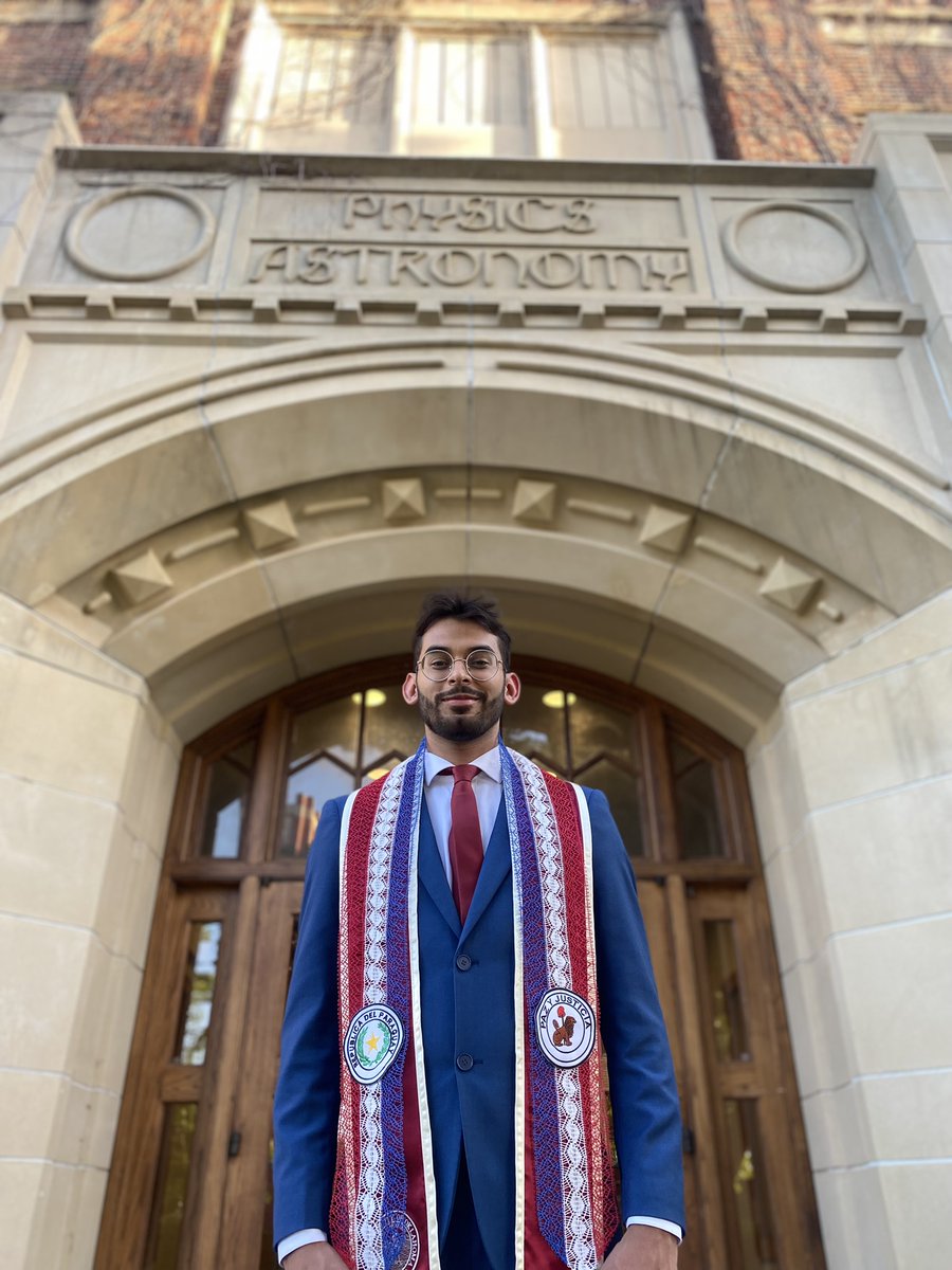 variable_cosmos's tweet photo. This past May, I graduated from the University of Oklahoma with a B.S in Astrophysics, a minor in Mathematics and Certificate in Data Analytics. 🥰✨
https://t.co/JQ0Pmg6kmw https://t.co/iEJYGmnDe7