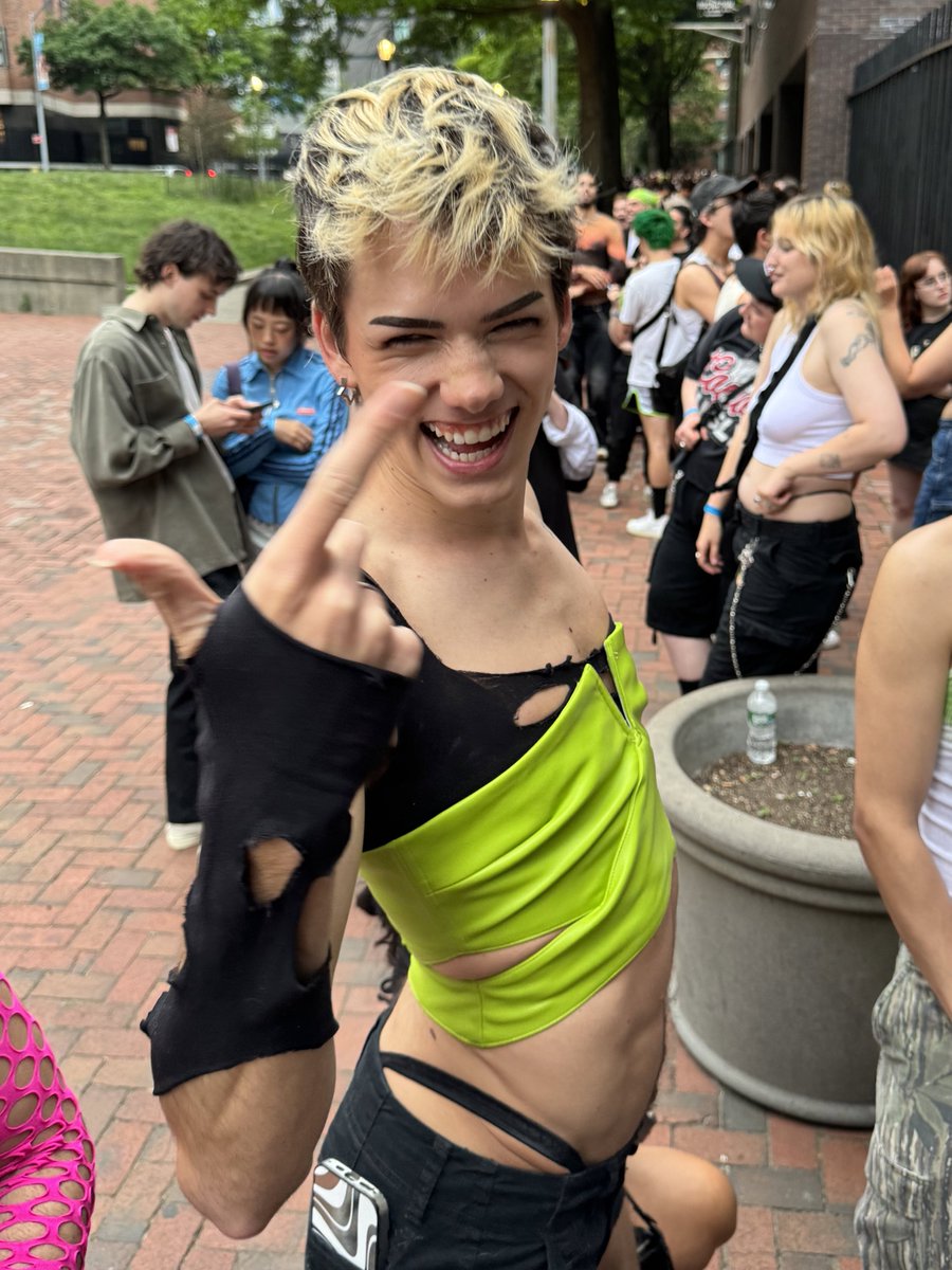 OOOMFIE LINK AT BRAT TOUR <a href="/jacklikesdogs/">jack 🧸</a>