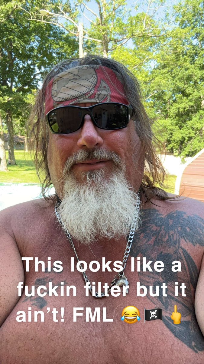 acapps69's tweet photo. I look like a damn filter! Shitchya! 
#Angrypirate https://t.co/cgKNOcN6wl