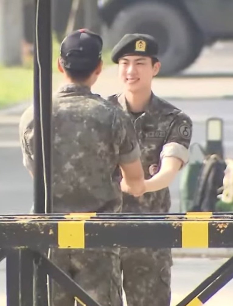 KSJLOOKSS's tweet image. OH MY GOD 😭