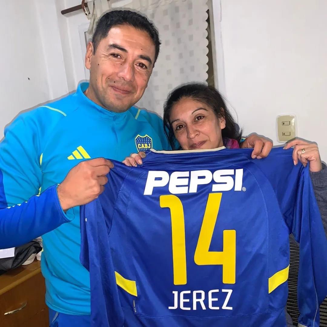 BocaJrsSports's tweet photo. La emoción de #PabloJerez al recuperar una de las camisetas que empeño para ayudar a su familia en momentos difíciles. 💙💛💙

Vía @PampaAranda https://t.co/Yec8G8bmDy