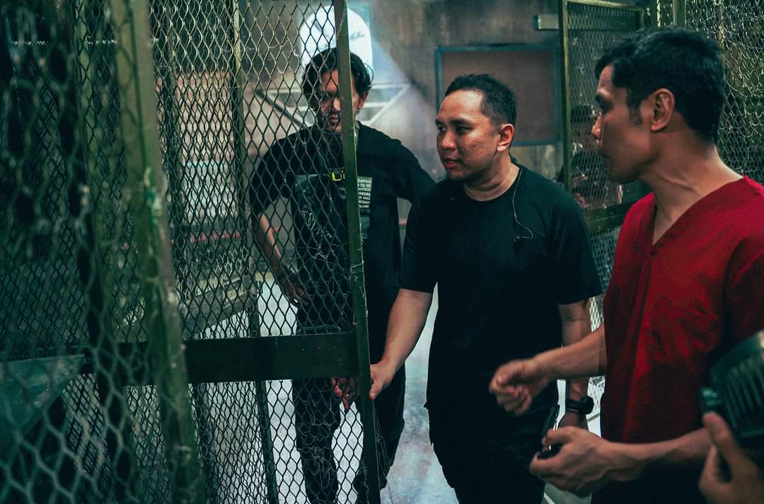 Pandang pertama filem KELUANG MAN oleh pengarah <a href="/anwariashraf/">Anwari Ashraf</a> (Projek: High Council) - berdasarkan skrip oleh <a href="/roshfaizal/">Roshfaizalᅠᅠᅠᅠᅠᅠᅠᅠᅠᅠᅠᅠᅠᅠᅠᅠᅠᅠᅠᅠᅠᅠᅠᅠᅠᅠᅠᅠᅠᅠᅠᅠᅠᅠ</a> Ariffin (Didi &amp; Friends The Movie), Natasha Azlan (One Cent Thief) dan Anwari Ashraf (trilogi Polis Evo)! bit.ly/KMSetVisitNasT

Bincangkan. 🤔

#KeluangMan