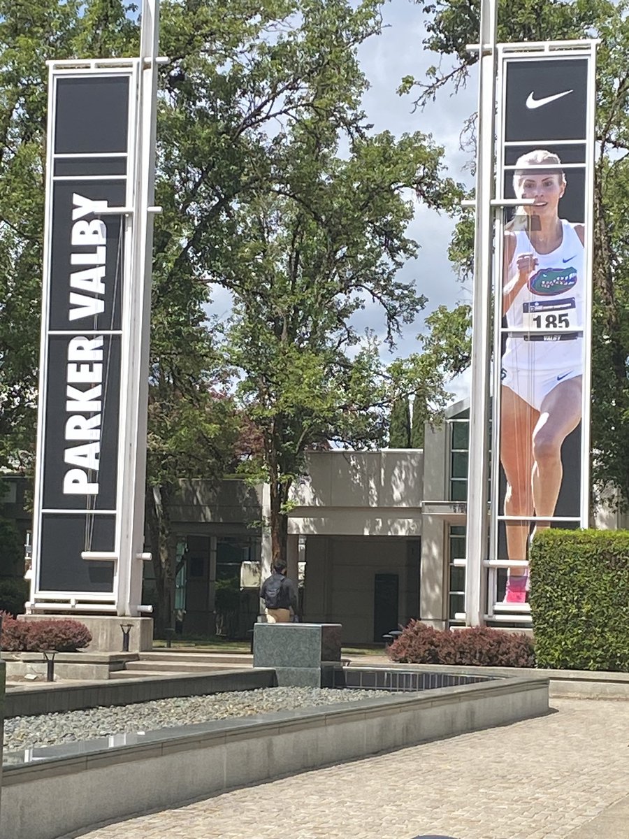 toohot2run1's tweet photo. Nike HQ Beaverton OR.  I guess she is done at Gators https://t.co/yoArtDZtlT