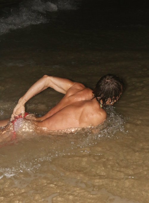 Let&rsquo;s swim at night https://t.co/25LpLcCvDh