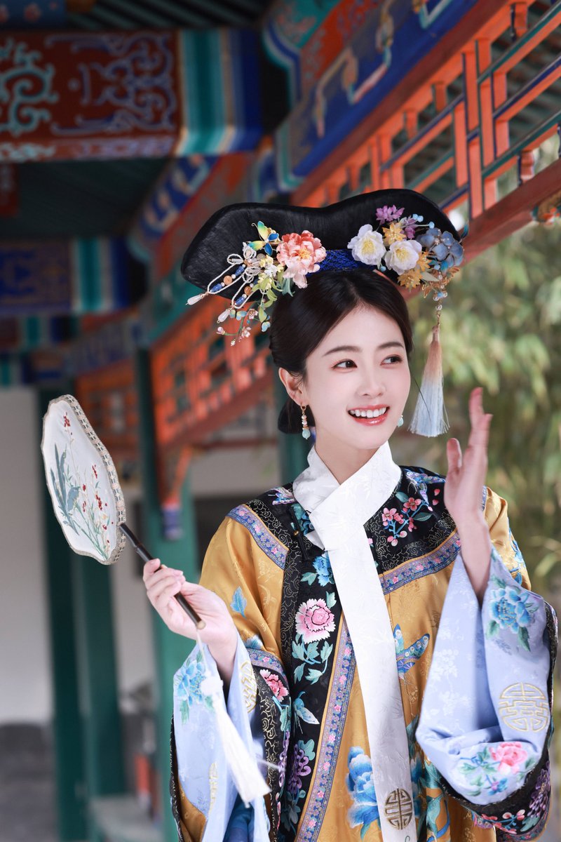 QBailu's tweet photo. No words can explain how beautiful she is🥰
#白鹿 #BaiLu https://t.co/Fexa0eOs9E