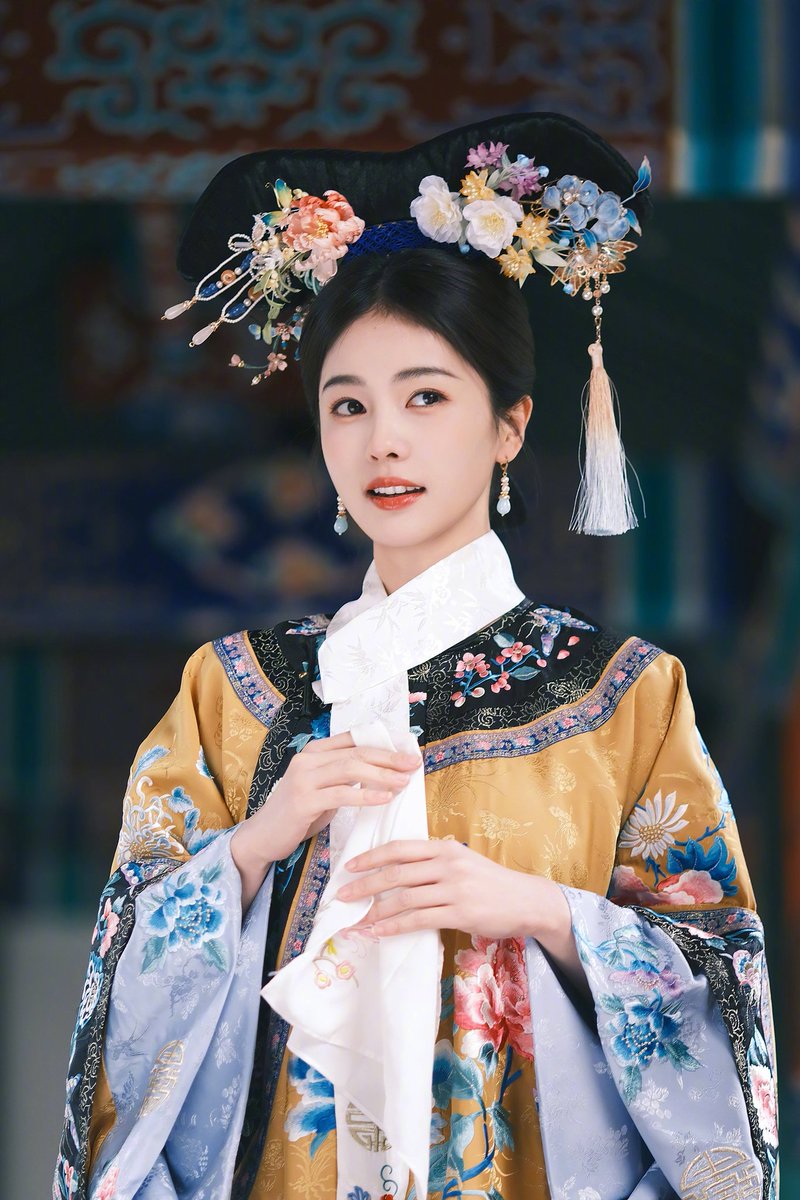 QBailu's tweet photo. No words can explain how beautiful she is🥰
#白鹿 #BaiLu https://t.co/Fexa0eOs9E