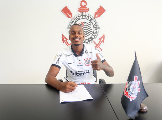 newscolina's tweet photo. 🚨 Raul Gustavo, zagueiro do Corinthians, está na mira do Vasco.

O atleta é o primeiro nome da lista para substituir Medel.

📰 | @BTBSPORTSOFICI https://t.co/bSttrHPrWi