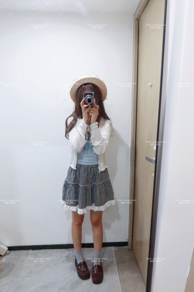 福利姬香蕉不呐呐分享的黄推图片2 - 网红私拍内容