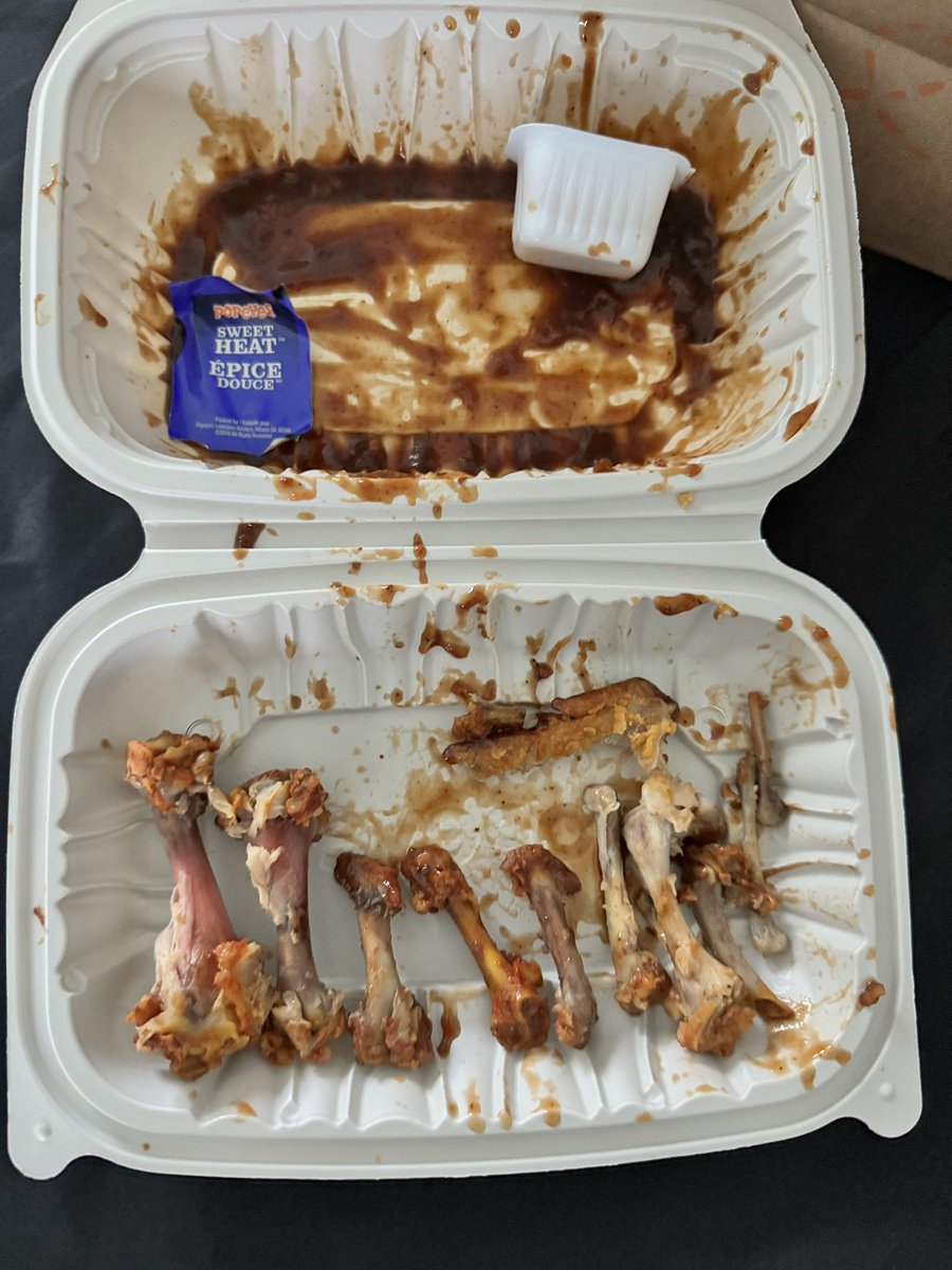 Stevehyper's tweet photo. @PopeyesCA do better. Please coach your restaurants to prepare the food in a safe manner. This is the pictures of the different size wings with sharp edges. Parents watch for your chicken. After connecting with Support they appear not to take this serious. RBI do better! https://t.co/VqTYDjJHDV
