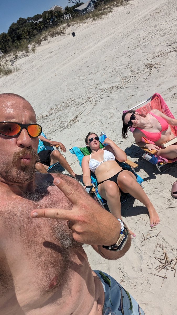 Another day to have a good day. Currently 50-50 on the vacation being sponsored by Summer Shandy v Arnold Palmer's. I'll keep the 27 of you who follow me posted. 👍🏼