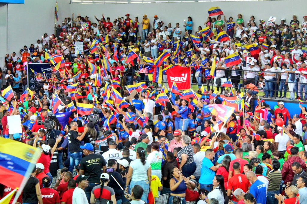 Gran encuentro con el 1x10x7 de nuestro Edo. Aragua maquinaria activa rumbo a la victoria perfecta de este 28 de julio. 

¡Convencer para Vencer! 

¡Motivar Para Triunfar! 

¡Organizar para Votar! 

#NicoLeEchaPichón
<a href="/NicolasMaduro/">Nicolás Maduro</a> 
<a href="/dcabellor/">Diosdado Cabello R</a> 
<a href="/Soykarinacarpio/">Karina Carpio</a> 
<a href="/PsuvAragua_ofic/">PartidoPSUVAragua</a>