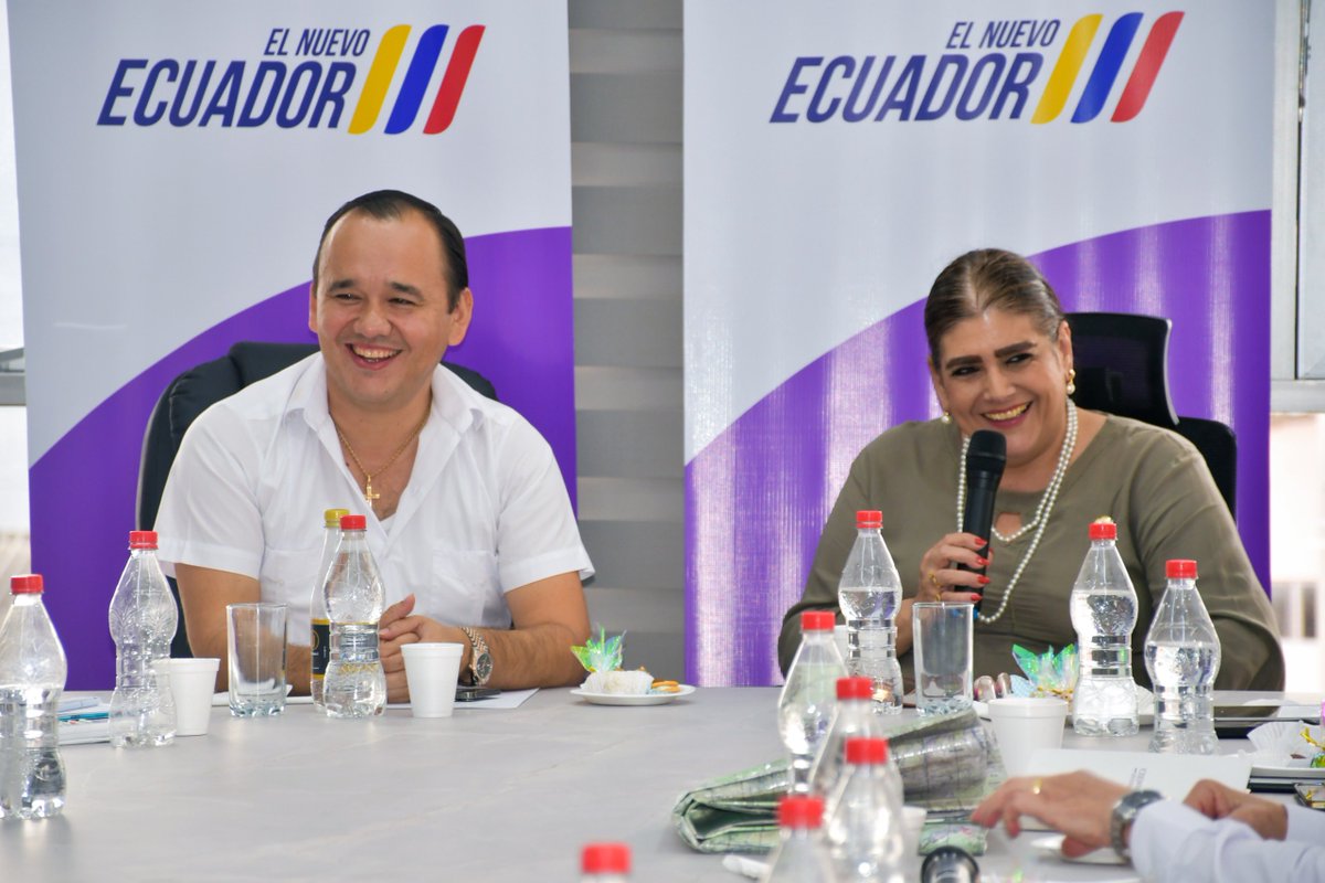 GoberElOro's tweet photo. En #Machala se llevó a cabo una reunión de seguridad interprovincial, presidida por la ministra de @MinInteriorEc, Mónica Palencia, junto al Gdor. @jimmyblacio_ec y los gobernadores de #Guayas, #LosRíos,#Azuay, #SantoDomingo y #Cotopaxi.

@DanielNoboaOk

#ElNuevoEcuadorResuelve🇪🇨 https://t.co/6ypohS2UwE
