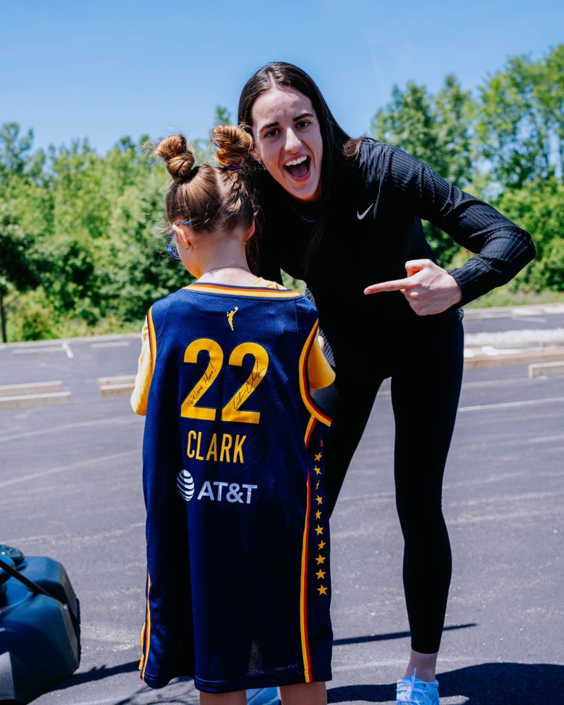 brilewerke's tweet photo. So fun capturing @CaitlinClark22 for Gainbridge’s community event where they built the walls of the new Habitat for Humanity home for these special kids 🥹💙 https://t.co/YLvkNBrVdU