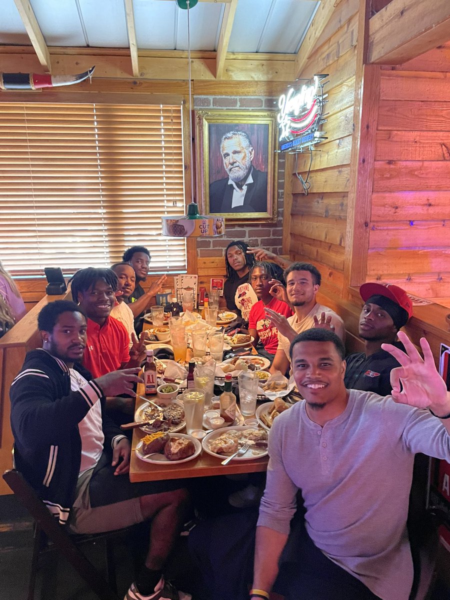 Julian Ross (@julianrossfb) on Twitter photo Good fellowship with the RBs, we had to talk to them <a href="/texasroadhouse/">Texas Roadhouse</a> unlimited rolls ‼️ 🎩
#StrongestCultureinCollegeFootball | #LetsGoPeay Good fellowship with the RBs, we had to talk to them <a href="/texasroadhouse/">Texas Roadhouse</a> unlimited rolls ‼️ 🎩
#StrongestCultureinCollegeFootball | #LetsGoPeay