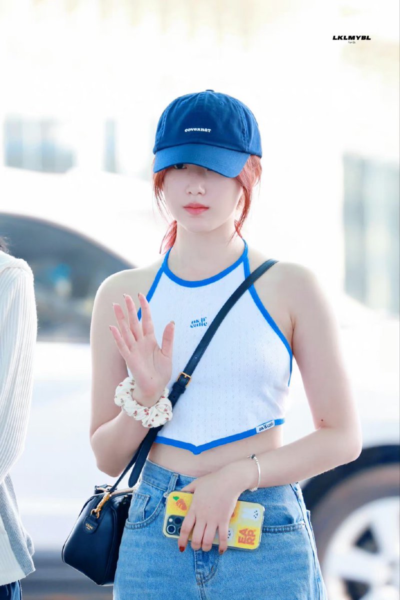shuhuafeed's tweet photo. YEH SHUHUA RED HAIR https://t.co/J9YhTNu6gc