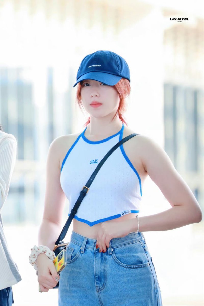 shuhuafeed's tweet photo. YEH SHUHUA RED HAIR https://t.co/J9YhTNu6gc