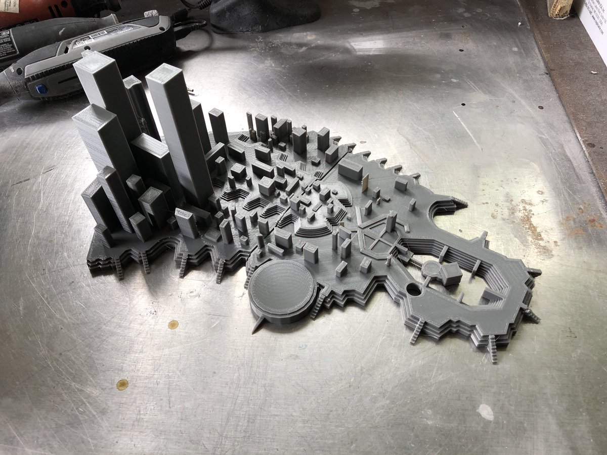 GeekToyLove's tweet photo. #printerbounty, New Mombasa as a base for the large CAS model and a mothership from the 1980s V. Links to models in comment https://t.co/REoed84TfP
