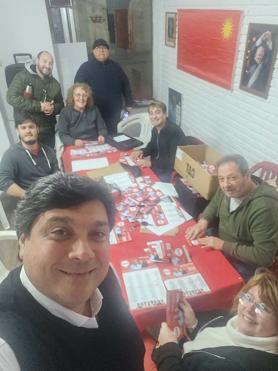 Manos valiosas, desinteresadas, con convicciones firmes y comprometidas con la causa del <a href="/PartidoColorado/">Partido Colorado</a>, eso es Ciudadanos Florida, Lista 600, la única que  apoya a <a href="/RobertSilvaUy/">Robert Silva</a> y a <a href="/PabloLanz2023/">Pablo Lanz</a> y su equipo.
@ciudadanos600 
<a href="/creceuy/">CRECE</a>