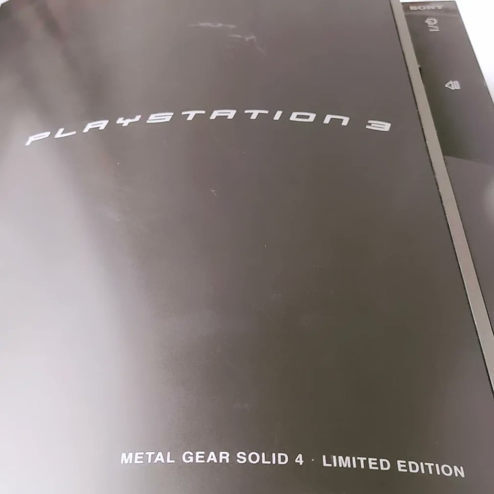 ihurtado2000's tweet photo. Metal Gear Solid 4. 16 años desde que se lanzara en #PS3

PlayStation 3 "Steel Hagane Edition: Metal Gear Solid 4 Premium Pack".

#playstation #ps3 #playstation3 #ps3hagane #ps3haganeedition #ps3specialedition #metalgearsolid #mgs4 #metalgear #metalgearcollection #mgs4premiunpack https://t.co/exFVNAukBw