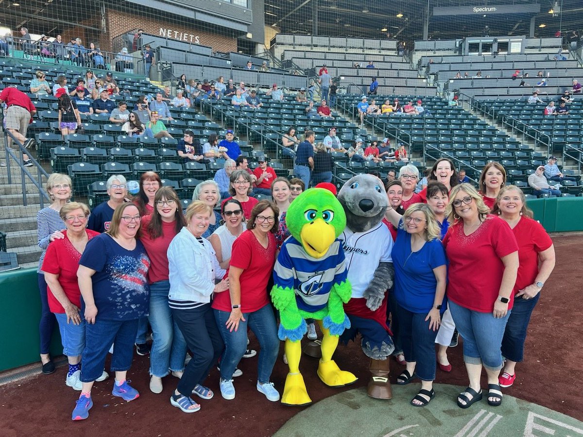 A blast singing the National Anthem at the <a href="/CLBClippers/">Columbus Clippers</a> game tonight! A beautiful night for a ballgame! #ThisShipRocks⚓️