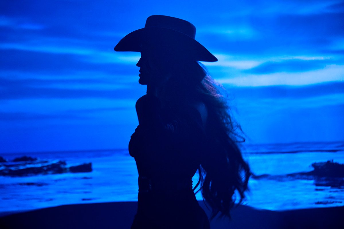 Ana Bárbara tweet media