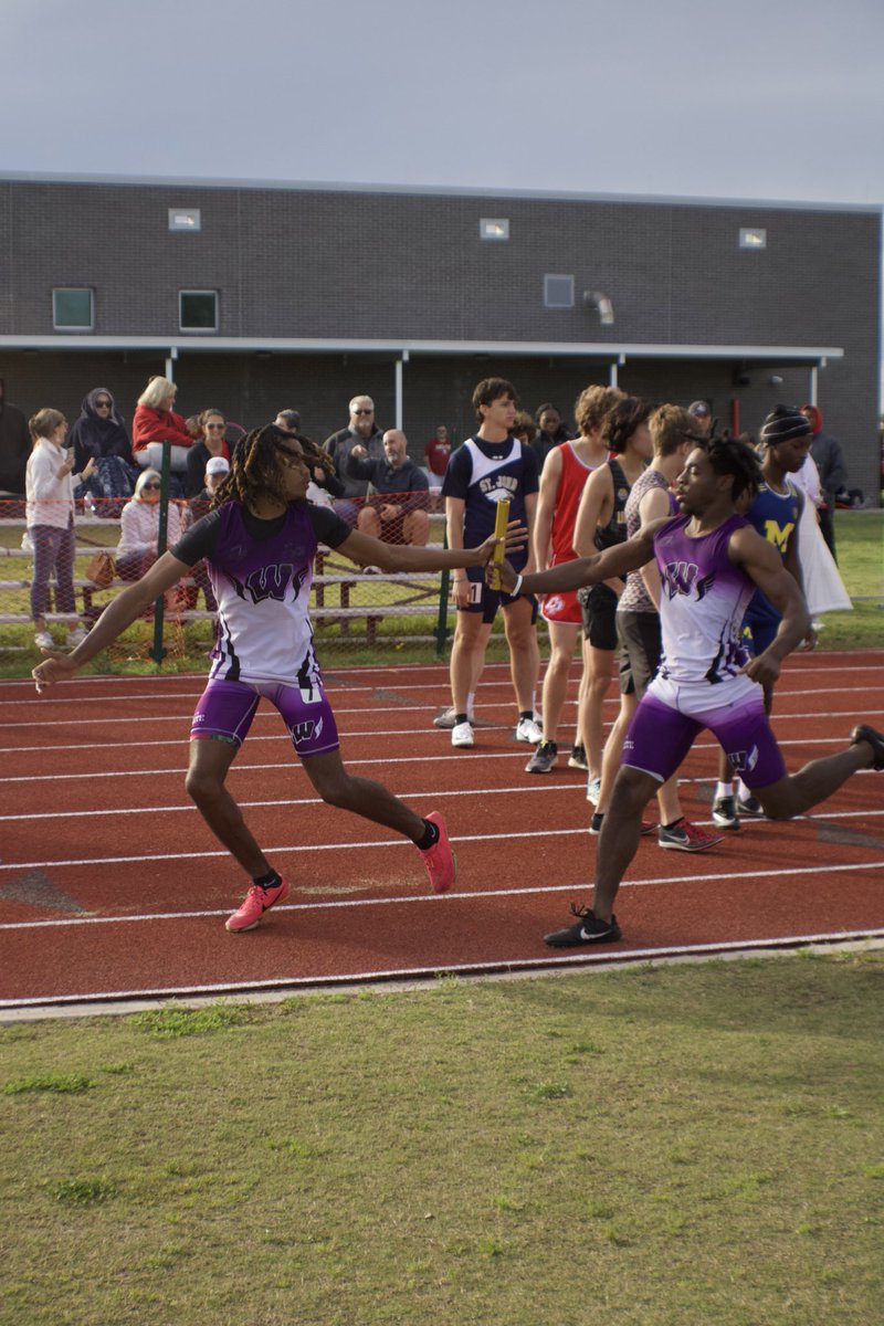 Vibes_darius's tweet photo. Still uncommitted looking for home 
400m: 50.06
4x400 split: 48.2 https://t.co/stPIBNG39U