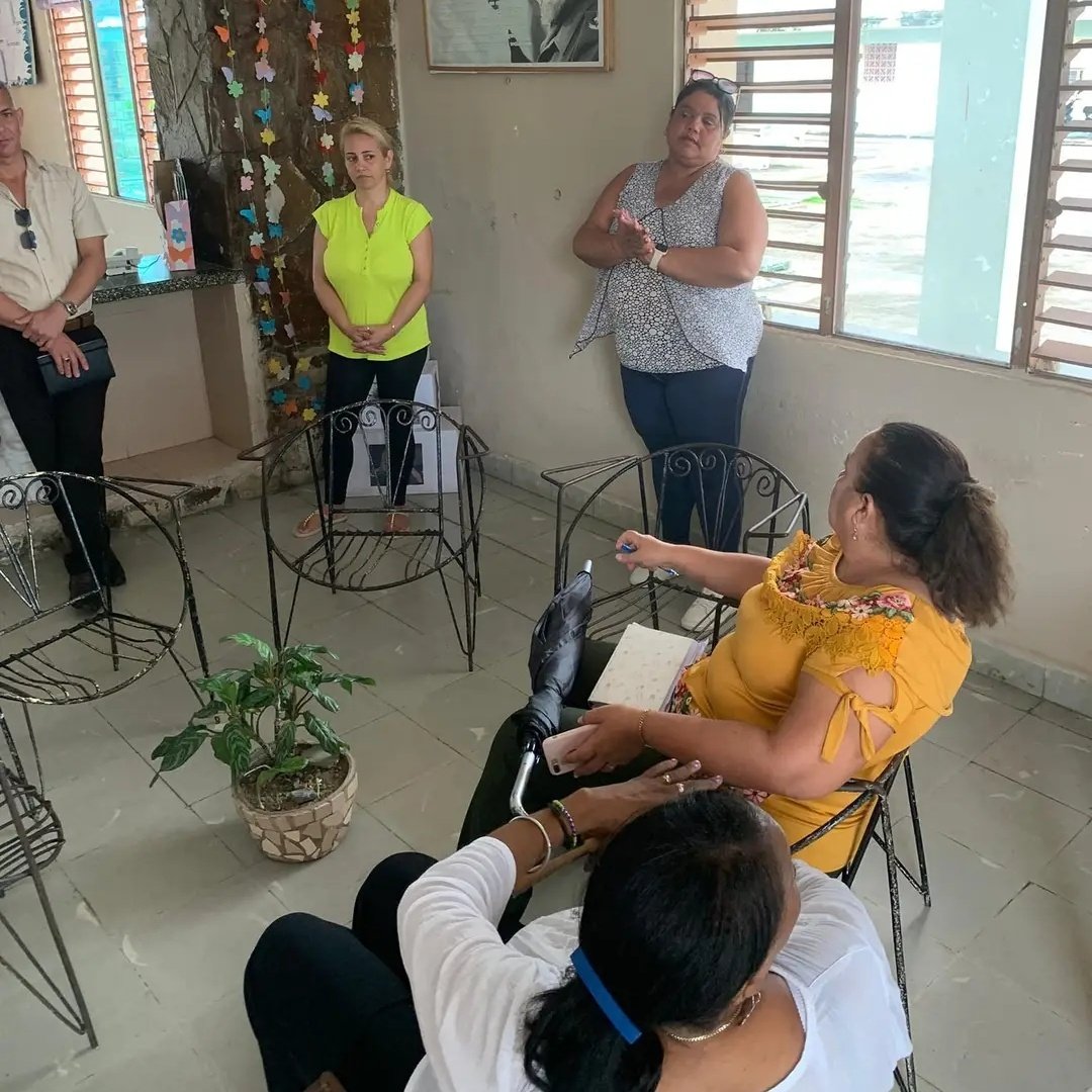 En la escuela especial "José Martí ", del Consejo Popular 10 de Octubre en #PinarDelRío los evaluadores externos de la JAN compartieron con alumnos del Centro y directivos sobre el trabajo en la comunidad por parte de la #UCMPinar y sus estudiantes.

#UCMxlaExelencia🙌🏼
#FeuUCMPR