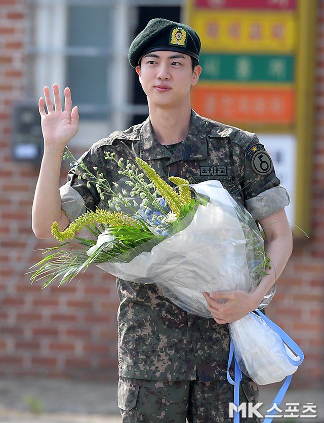 WHY HE IS SO CUTE 😭😭