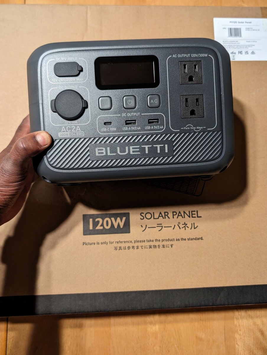 ToukiMtl's tweet image. #TestenCours: la station d'alimentation #Ac2a et le panneau solaire #120W de @bluetti_inc