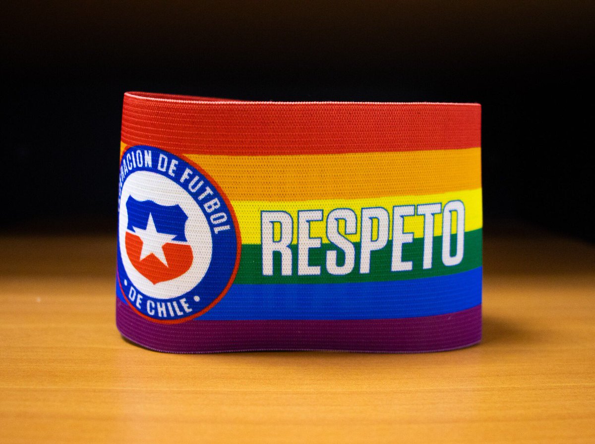 Movilh's tweet photo. Una vez más @C1audioBravo se cuadra con los derechos LGBTIQ+ 👏👏👏 #LaRojaxCHV #VamosChile 🇨🇱 https://t.co/HzKEZcoZAK
