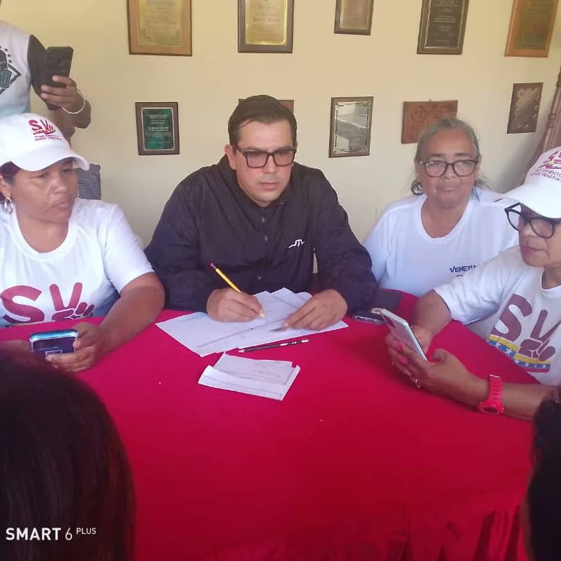 #11Jun En su 7mo aniversario felicito al equipo del Movimiento <a href="/svrevenga/">somos venezuela revenga</a>, hombres y mujeres comprometidos con el bienestar de nuestra gente.

Un movimiento nacido en Revolución, llevando esperanzas a cada hogar, gracias a las políticas de nuestro Presidente <a href="/NicolasMaduro/">Nicolás Maduro</a> .