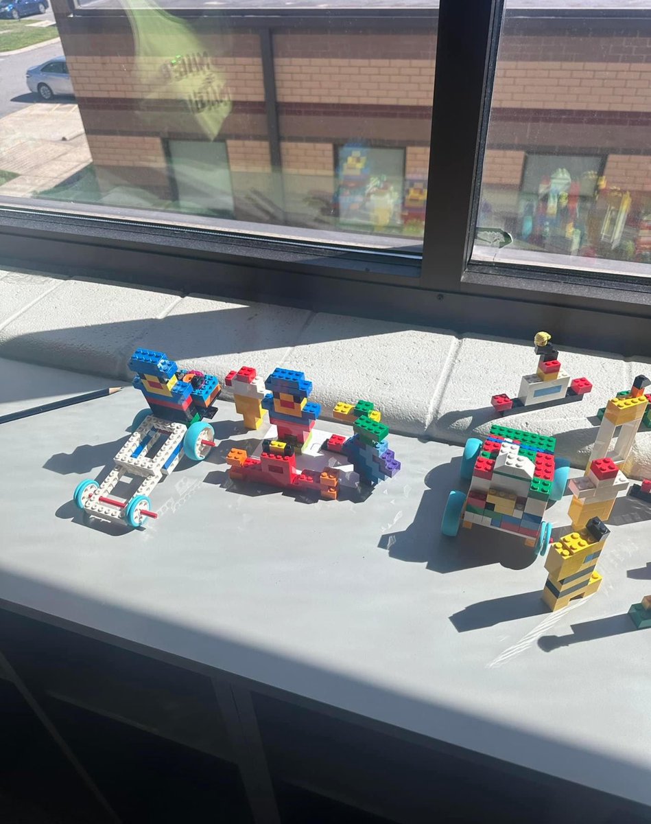 Coach_VThomas's tweet photo. We love the @LEGO_Education program at @MNPSEagleView Promising Scholars! My kids built a whole city! Check out that @MercedesBenz G-wagon!!! 😂😂😂@MetroSchools https://t.co/EQynvd9DGl