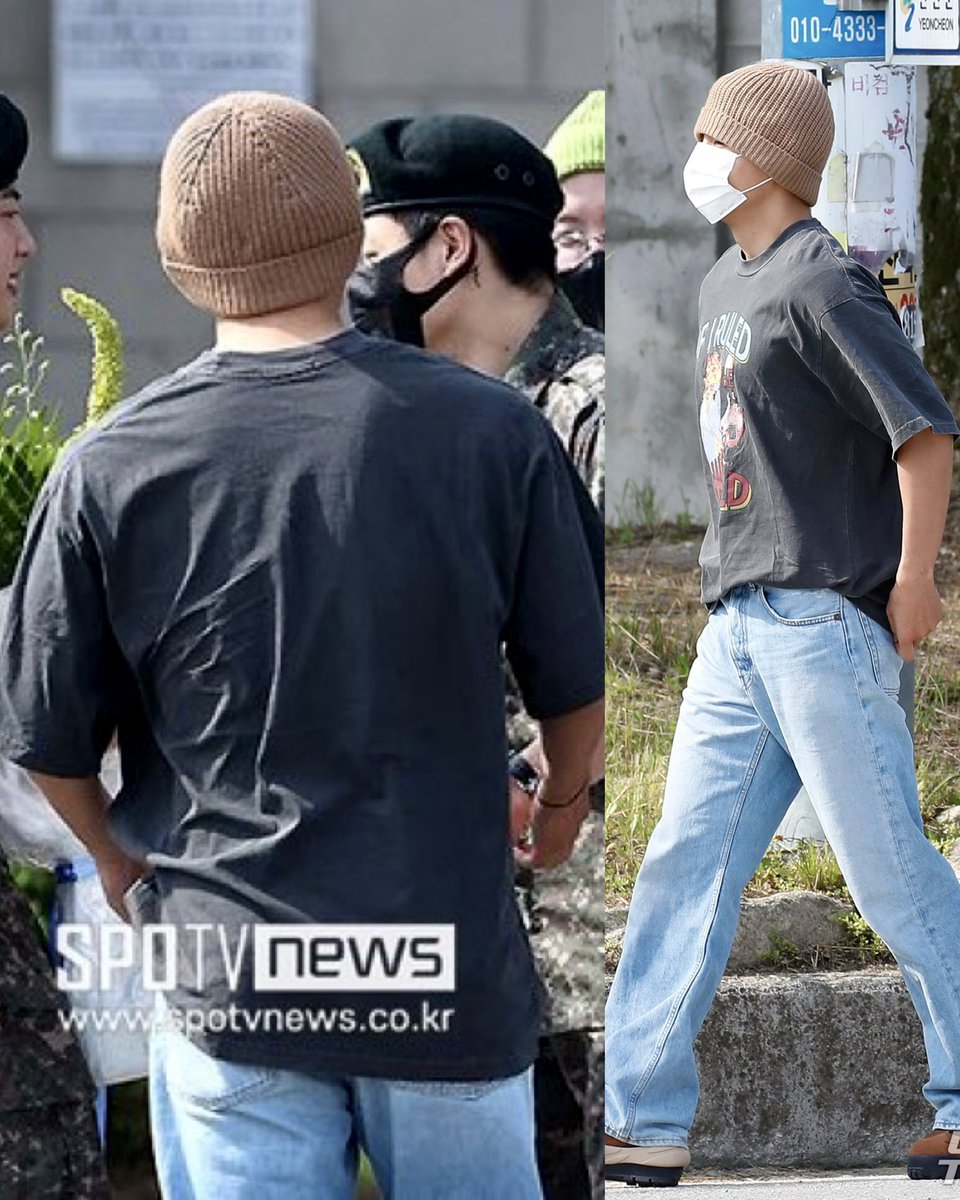 Taehyung's back and his chest 😵‍💫🫠